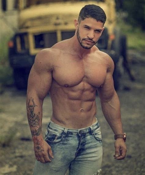 Free Big Muscles Gay Porn Videos